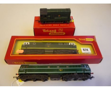 THREE BOXED AND UNBOXED TRI-ANG AND TRI-ANG HORNBY OO GAUGE DIESEL LOCOMOTIVES, Hymek D7063, Class 31 D5572 and Class 08 D303