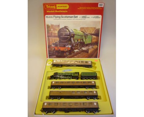 A BOXED TRI-ANG HORNBY OO GAUGE 'FLYING SCOTSMAN' SET, No.RS.608, comprising locomotive (R.855), two coaches, missing track a
