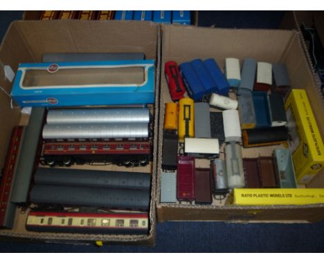 A QUANTITY OF UNBOXED AND ASSORTED OO AND HO GAUGE COACHES AND WAGONS, Tri-ang, Hornby, Lima, Airfix etc, some are damaged/mi