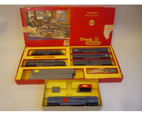 A BOXED TRI-ANG RAILWAYS OO GAUGE TRANSCONTINENTAL SET, No.RS34, comprising B-60 Double Ended Diesel locomotive, No.5007, blu