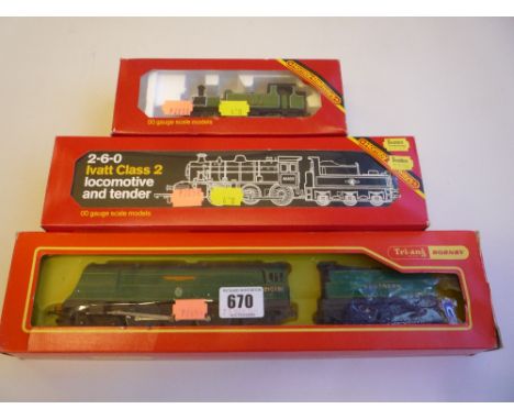 A BOXED TRI-ANG HORNBY OO GAUGE LOCOMOTIVE, 'Winston Churchill' No.21C151, S.R. Green livery (R.8695), with a boxed Hornby Ra