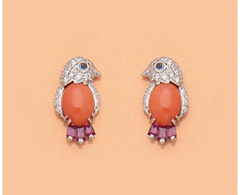 Paar charmante Vogel-Ohrringe mit Koralle Weißgold, gest. 750. Zentral besetzt mit zwei Korallencabochons, Brillanten von zus