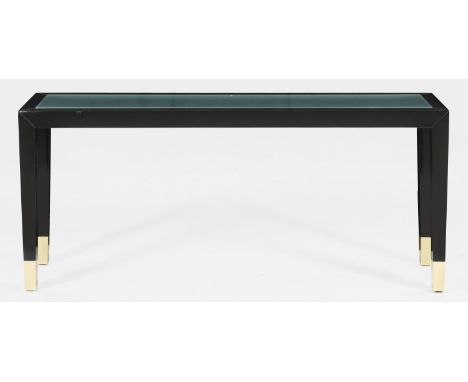 Konsoltisch Holz, schwarz lackiert und teilw. vergoldet sowie satiniertes Glas. Gerade, rechteckige Zarge auf konischen Beine