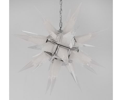 Extravagante Art Déco-Deckenlampe nach einem Entwurf von Charles J. Weinstein1-flg.; Metall, vernickelt sowie farbloses, teil
