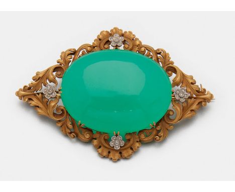 Pompöse Belle Epoque-Brosche mit Chrysopras Gelbgold, gest. 750. Vierpassige Kartusche aus Rocaillen und Blattwerk in Ajour, 