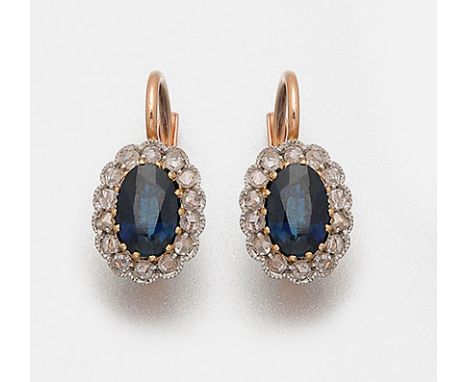 Paar Jugendstil-Saphirohrringe Roségold, gest. 585. Zentral besetzt mit jeweils einem tintenblauen Saphir von zus. ca. 1,00 c