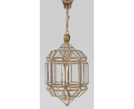 Kleine Deckenlaterne 1-flg.; Messing und farbloses Glas. Balusterförmiger, vielfach gekanteter Korpus aus schmalen Stegen. El