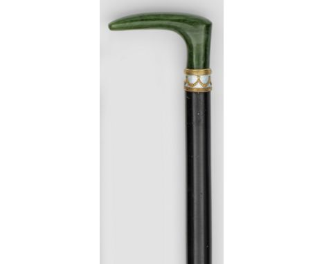 Spazierstock in der Art von Karl Fabergé. Nephrite und ebonisiertes Holz mit vergoldeter, teilw. emaillierter Silbermontierun