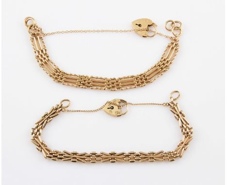 A 9ct yellow gold gate bracelet, four links wide, with alternating short and long links, hallmarked London 1970, with heart p