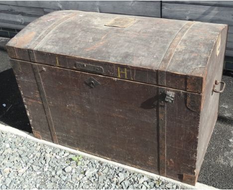 DOMED TRAVEL TRUNK 