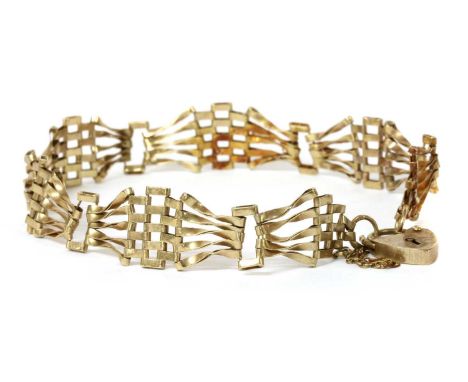 A 9ct gold five row fan shaped gate bracelet, London 1986, 5.63gCondition report: Wear to the cheniers, bent and out of align