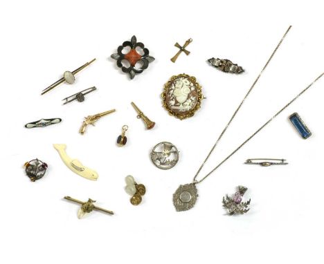 A quantity of Victorian and later jewellery, to include a novelty rolled gold watch key in the form of a gun, or revolver, a 