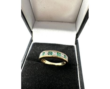 9ct gold diamond &amp; emerald half eternity ring (2.2g) 