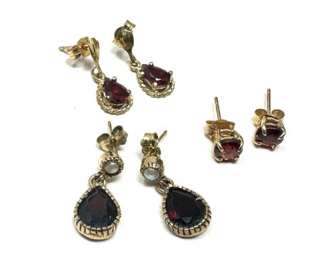 3 x 9ct gold paired earrings inc. pearl, garnet (3.3g) 