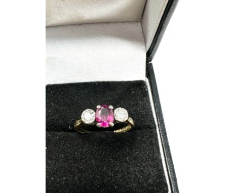 18ct gold diamond &amp; ruby three stone ring (2.8g) 