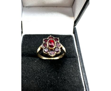 9ct gold garnet ring (2.8g) 