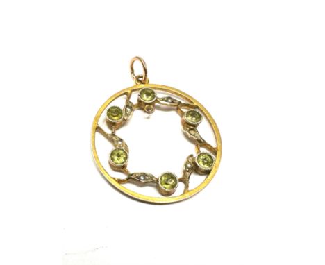 9ct gold antique peridot and seed pearl pendant (2g) 
