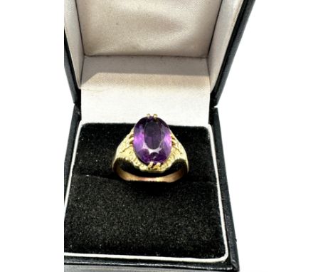 9ct gold amethyst ring (5.9g) 