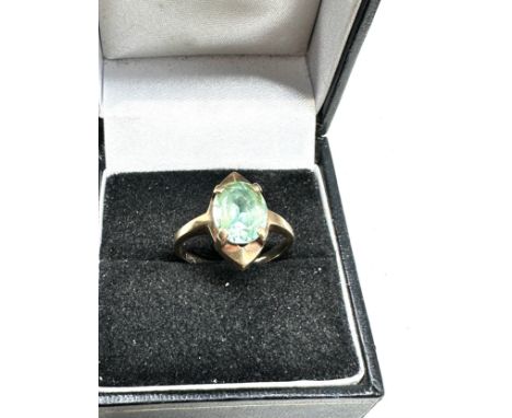 10ct gold blue synthetic spinel single stone ring (2.7g) 