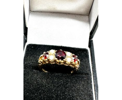 9ct gold garnet &amp; pearl seven stone ring (3.2g) 