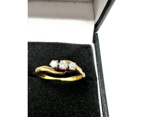 18ct gold old cut diamond three stone ring (2.8g) 