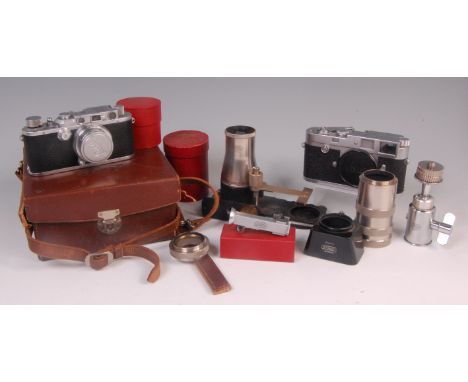 Ernst Leitz Wetzlar (Germany) - A Leica 35mm roll film camera, with F=5cm 1:2 lens, camera No. 198979, lens No.300970, with l