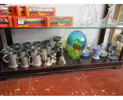 Shelf of collectables to include pewter tankards, glass & Wedgwood