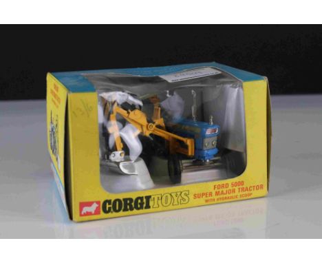 Boxed Corgi 74 Ford 5000 Super Major Tractor with hydraulic scoop diecast model, diecast vg, gd box with window split 