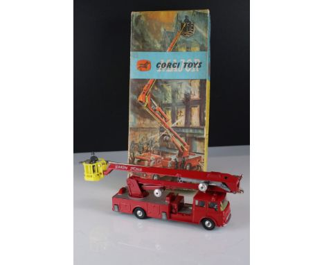 Boxed Corgi Major 1127 Simon Snorkel Fire Engine diecast model, vg with paint chips, gd box 
