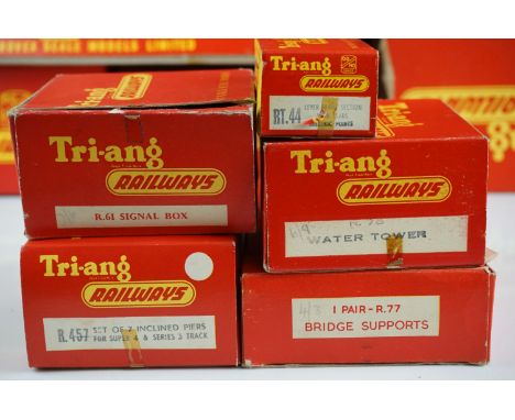 Collection of around 16 boxed Triang OO gauge track and trackside accessories to include R6R63 Central Platform Units, R60 Ti