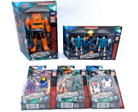 Hasbro Takara Tomy Transformers Generations War for Cybertron Trilogy Earthrise boxed figures x5, to include Voyager Class Gr