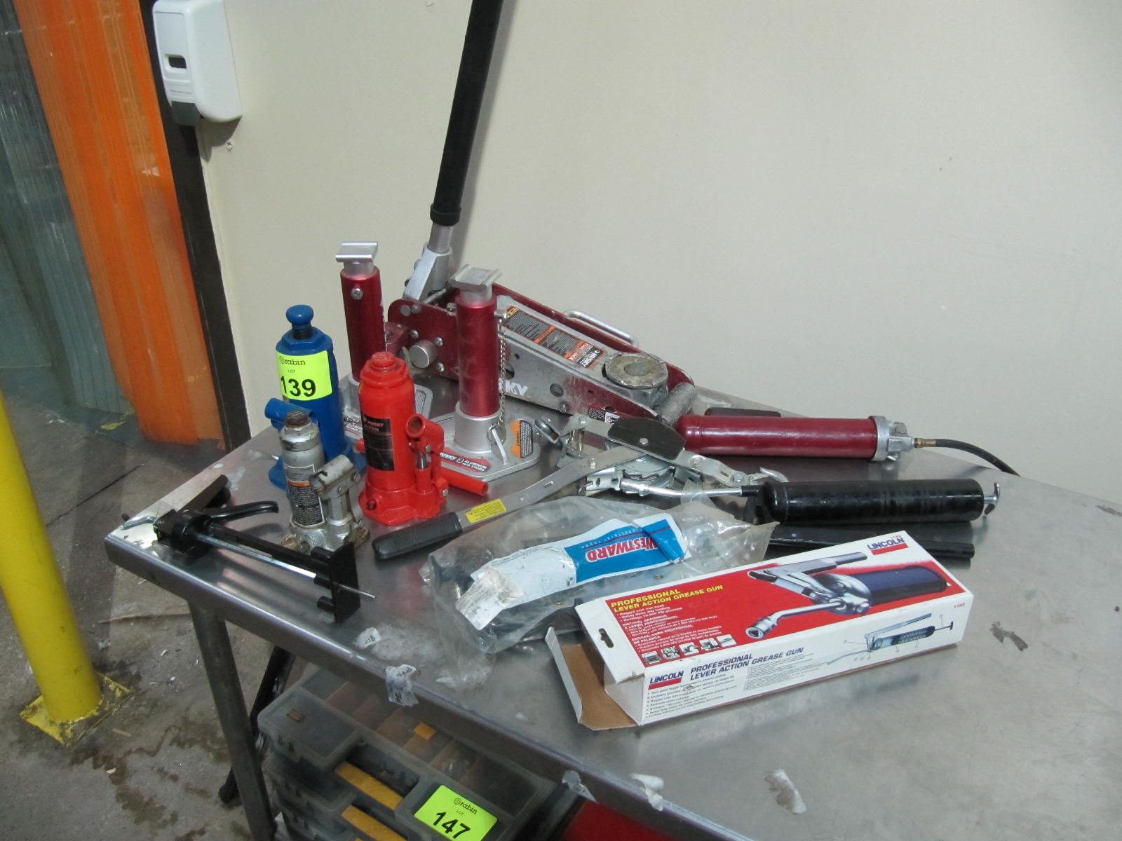 Lot Husky 1 1 2 Ton Hydraulic Floor Jack Husky 3 Ton Jack Stands