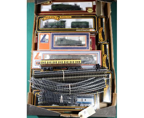 A quantity of 'OO' gauge Railway. Mainline, GMR, Lima and Airfix including 2x GWR Castle class locotives, 'Caerphilly Castle'