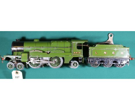 A Hornby Series O gauge No.3 clockwork LNER Flying Scotsman 4-4-2 tender locomotive, 4472, in lined green livery. GC for age,