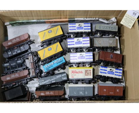 100x OO gauge railway freight wagons by Mainline, Lima, etc. All box vans, open wagons and hopper wagons. Many useful example