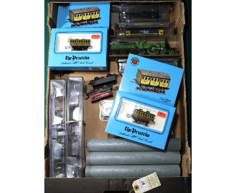 A quantity of Model Railway, various gauges. Including Rivarossi 2-Flat Wagon set with UN Tank load. 2x Roco flat wagon with 