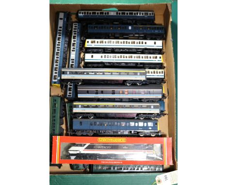18x OO gauge railway items by Hornby, Lima, etc. Including; An Intercity locomotive, The Red Arrows, 91 004. 3-car BR EMU in 