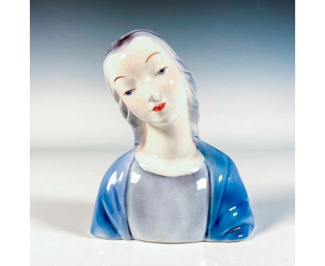 Glossy finish, painted in blue coloration. Everlast Corp backstamp. Goldscheider backstamp. Issued: c. 1950Dimensions: 5.25"L