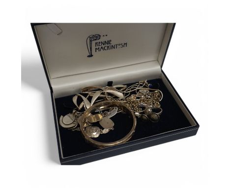 A stylish modern 925 necklace, 42cm, a modern silver bracelet with links decorated with Viking ships and other jewellery incl