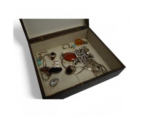 A small collection of assorted jewellery, including silver and 925 rings set with cabochon stones, a child's 925 bangle, ambe