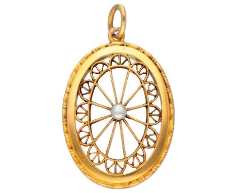 Antique 18K. yellow gold pendant with openwork details and a white pearl. Hallmarks: 750. In good condition. Ø Pearl: approx.