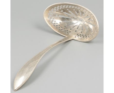 Sifter spoon (Amsterdam, Martinus Logerath 1767-1811) silver. Beautiful model with oval openwork bowl The edge of the spreade