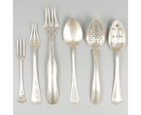 6-piece lot various scoops (1 from Amsterdam 1793) silver. Consisting of a cheese scoop, 2 olive scoops, 2 jam forks (1 of wh