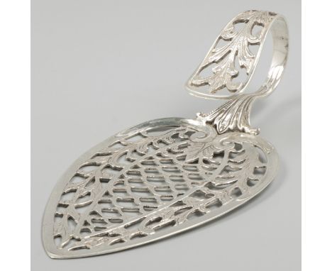Pastry scoop silver. Openwork model with molded floral decorations. The Netherlands, 1945, hallmarks: Leeuw, Minerva, k with 