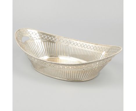 Puff / bread basket silver. Oval model with soldered pearl edge and partly openwork sides. Netherlands, Haarlem, A.A. Heighti