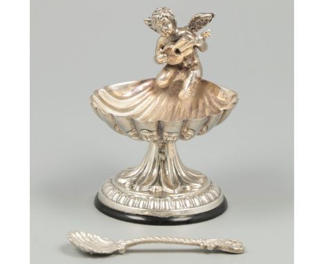 Salt cellar with spoon of silver. Performed with lute playing putto and accompanying salt spoon. Spain, mid 20th century, hal