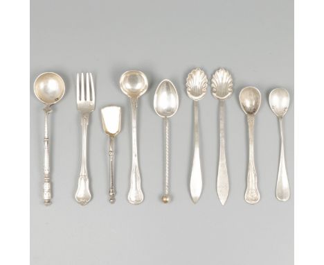 9-piece lot of various silver serving pieces. Consisting of: mustard spoons, salt spoons, spice scoop and jam fork. 18th/19th