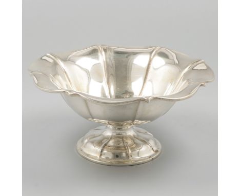 Silver bonbon dish. Beautifully lobed model on foot. Germany, Pforzheim, Lutz &amp; Weiss, first half of the 20th century, ha