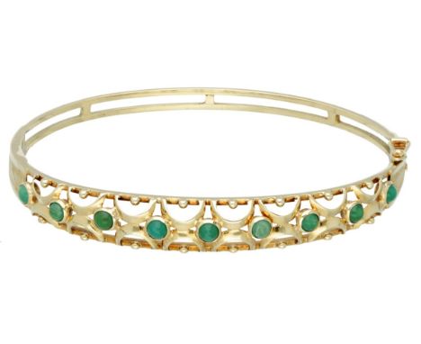 14K. Yellow gold bangle bracelet set with green colored stones. Hallmark: 585. In good condition. Bracelet inner size: approx
