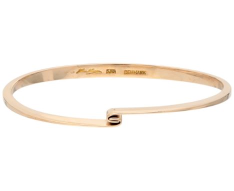 14K. Yellow gold Hans Hansen bangle bracelet. Hallmarks: Hans Hansen, Denmark, 585, import mark. In good condition. Inner siz